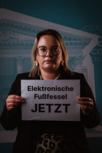 Elektronische Fußfessel darf nicht länger aufgeschoben werden